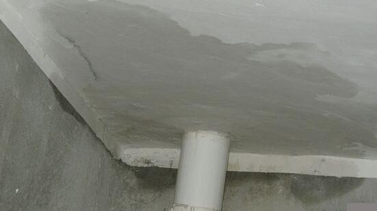 墻面滲水有什么辦法修復(fù)？屋頂防水施工的時(shí)候這些要留意